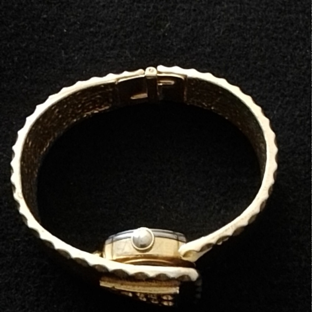 Vintage Art Nuevo Empire 17 Jewels Gold tone 70's Hidden Hinged Bracelet Watch - Picture 3 of 6